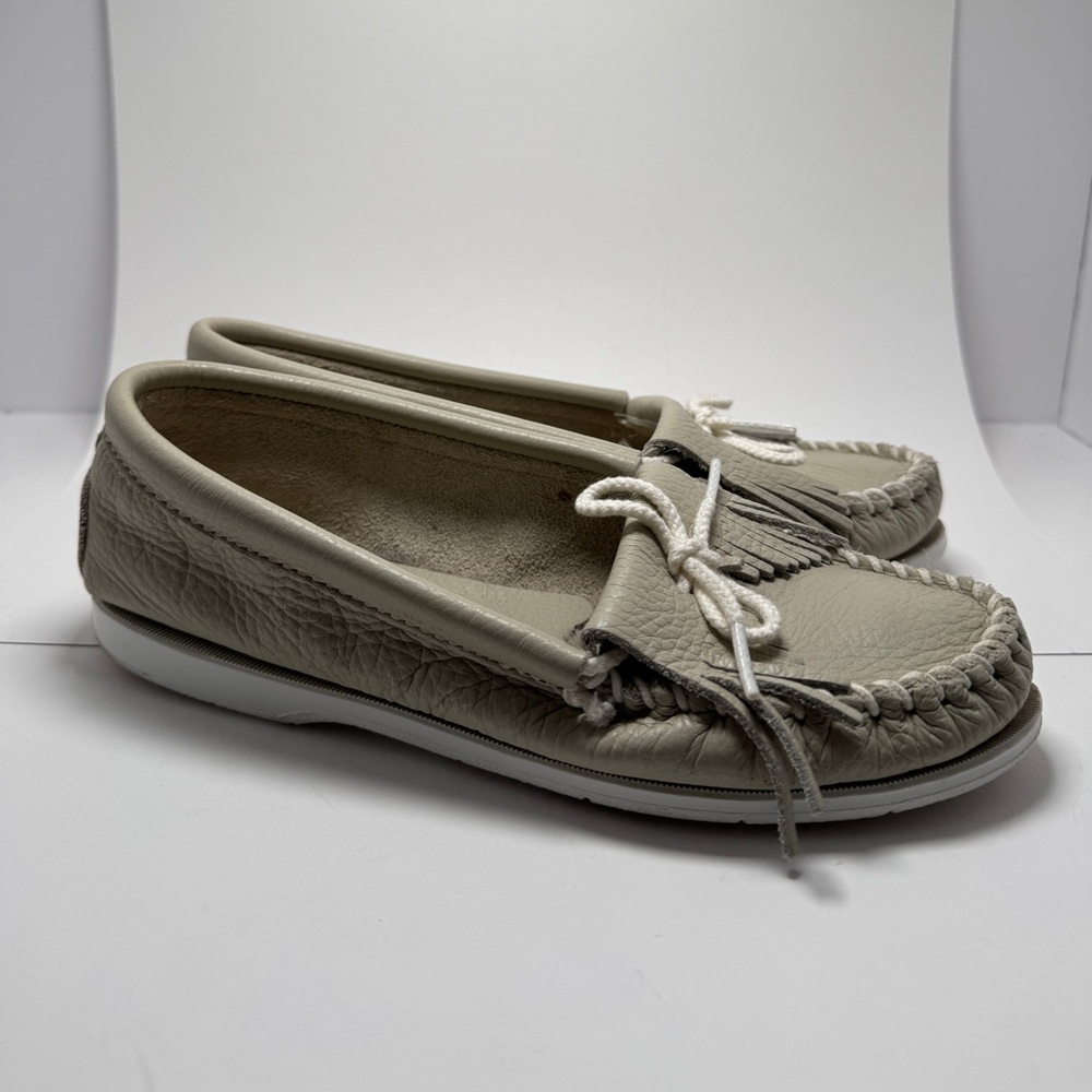 Minnetonka Moccasins Slip On Leather Tassle Tie Women's US Sz 7 USA Made Taupe
